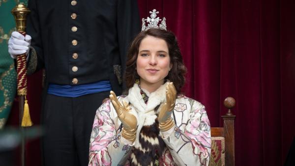 Die deutsche Schauspielerin Leonie Brill spielt die Prinzessin in der deutsch-tschechischen Märchenproduktion „Als ein Stern vom Himmel fiel“.